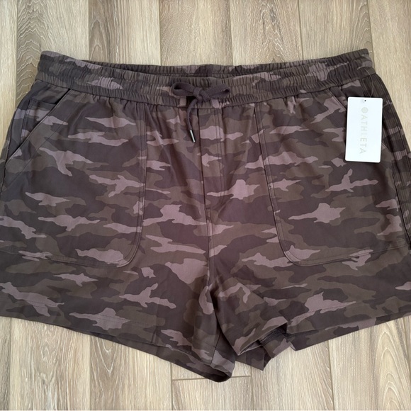 Athleta Camo Farallon Shorts Size Women’s 26 NWT - Picture 3 of 13